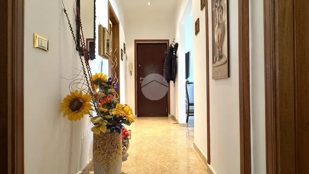 Entrée - 3-Bedroom Apartment with Parking in Palermo