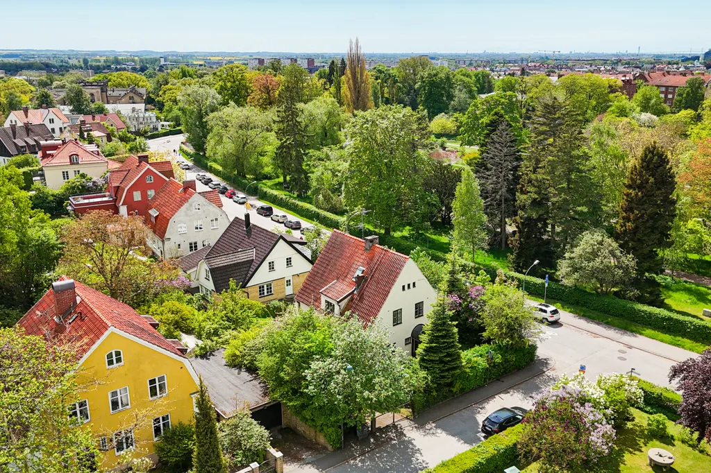 Vue aérienne - 20s Classicist Villa with Garden in Lund