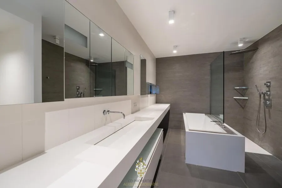Salles de bain - Villa Contemporaine avec Vue Panoramique à Uccle