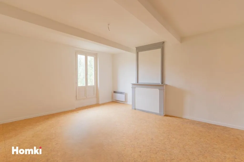 Pièces - Maison de Ville Polyvalente à Proximité Idéale