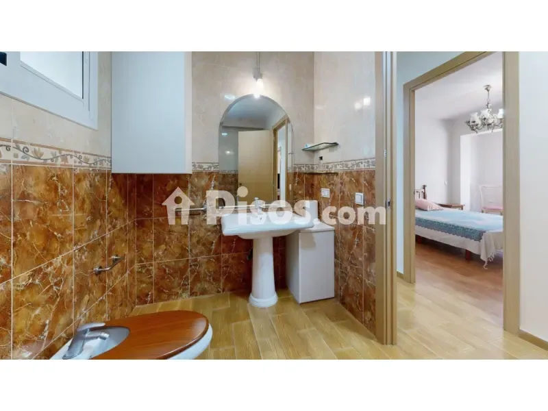 Salles de bain - Reformed Apartment with Balcony in North Zone