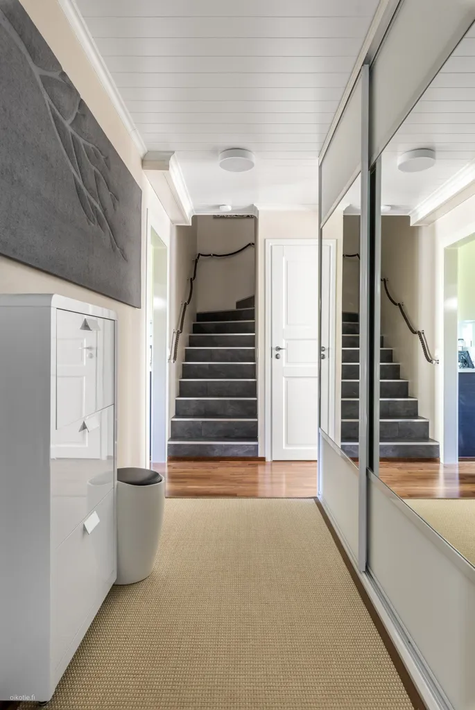 Entrée - Modernised Apartment with Sauna in Leppävaara, Espoo