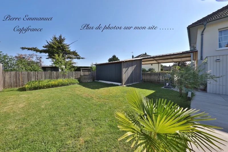 Jardin - Villa Contemporaine avec Piscine à Saint-Ambreuil