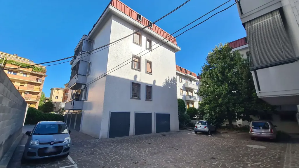 Extérieur - Apartment with Balcony in Modena