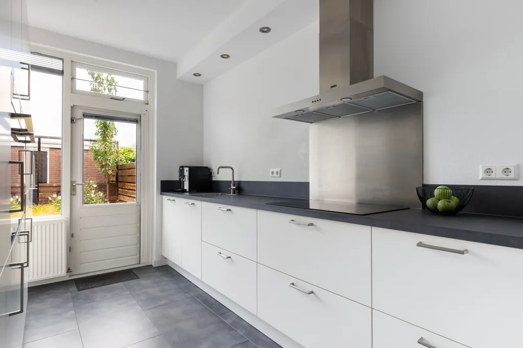 Cucina - Energetically Efficient Semi-detached House with Garden in Gouda