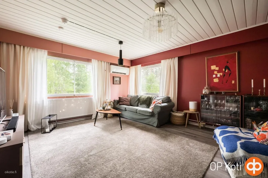 Séjour - Rustic House with Large Garage in Quiet Area