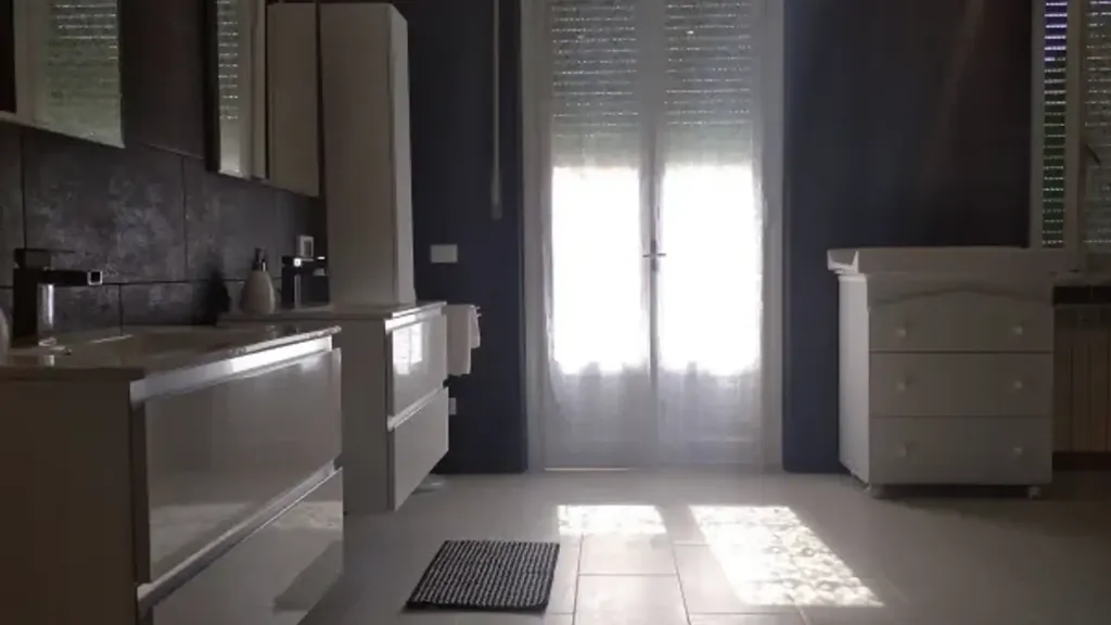 Salles de bain - Fully Renovated Penthouse with Panoramic Terrace in Signa