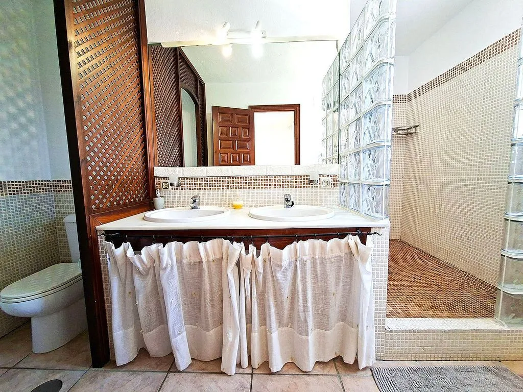 Vannitoad - Terraced Apartment with Pool in Central Location