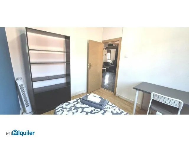 Magamistoad - Student Flat with Balcony in Montcada