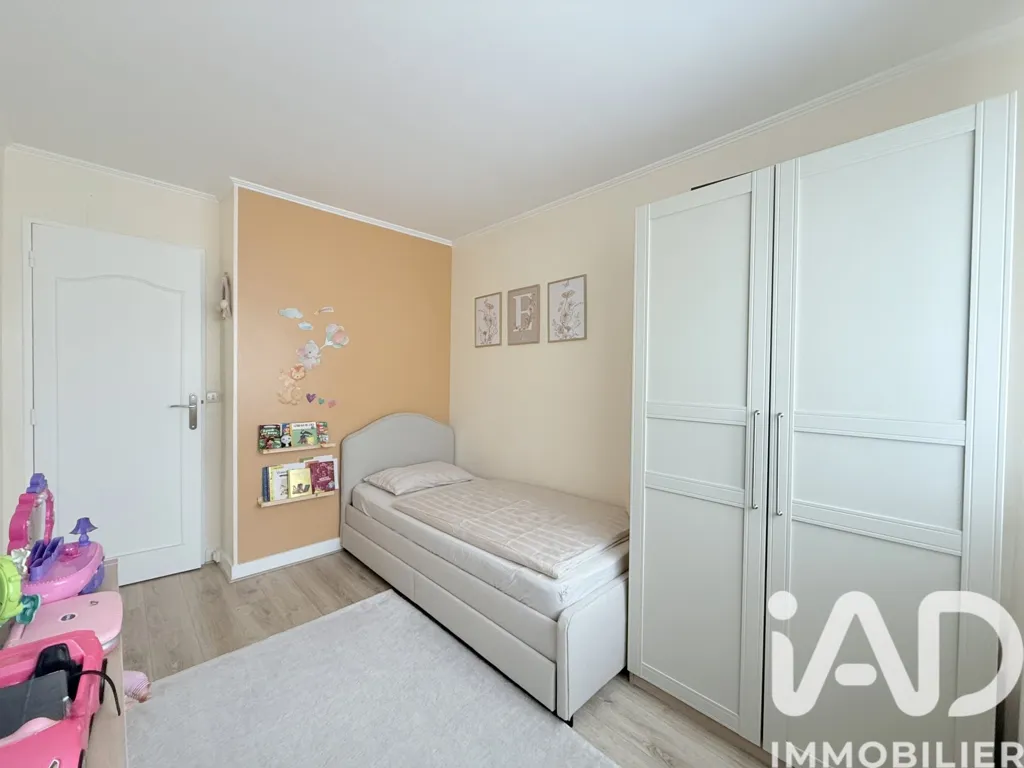Chambres - Appartement 5 Pièces avec Balcon à Groslay