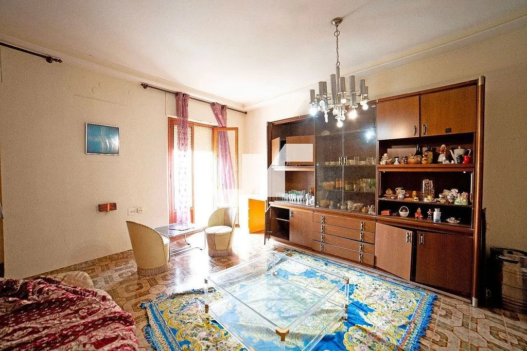 Elutuba - Three-Storey House with Terraces in Vila-real Centre