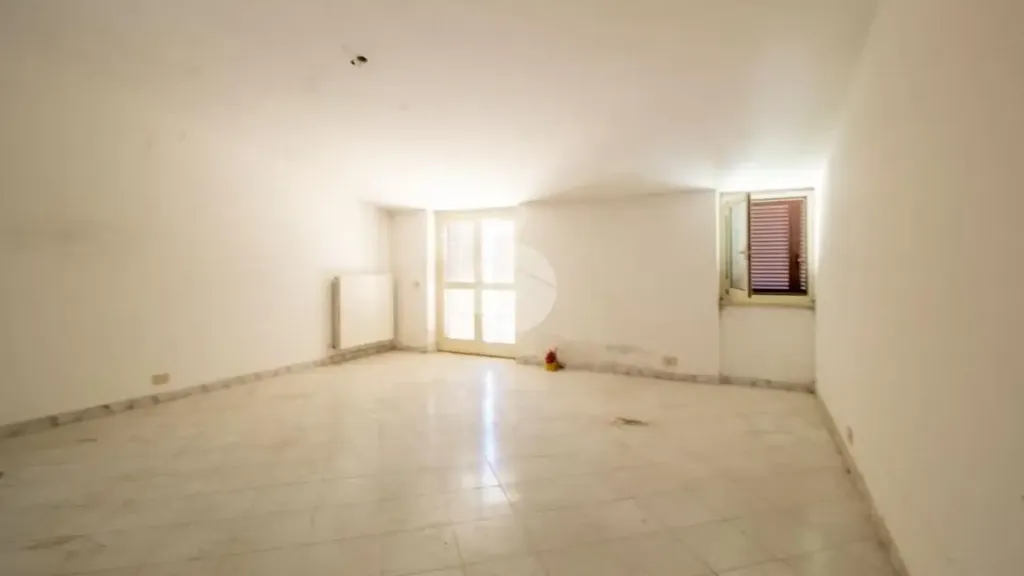 Toad - Quadrilocale with Balcony in San Polo dei Cavalieri