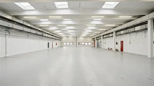 Pièces - High-Ceiling Warehouse near Motorring 3, Brøndby