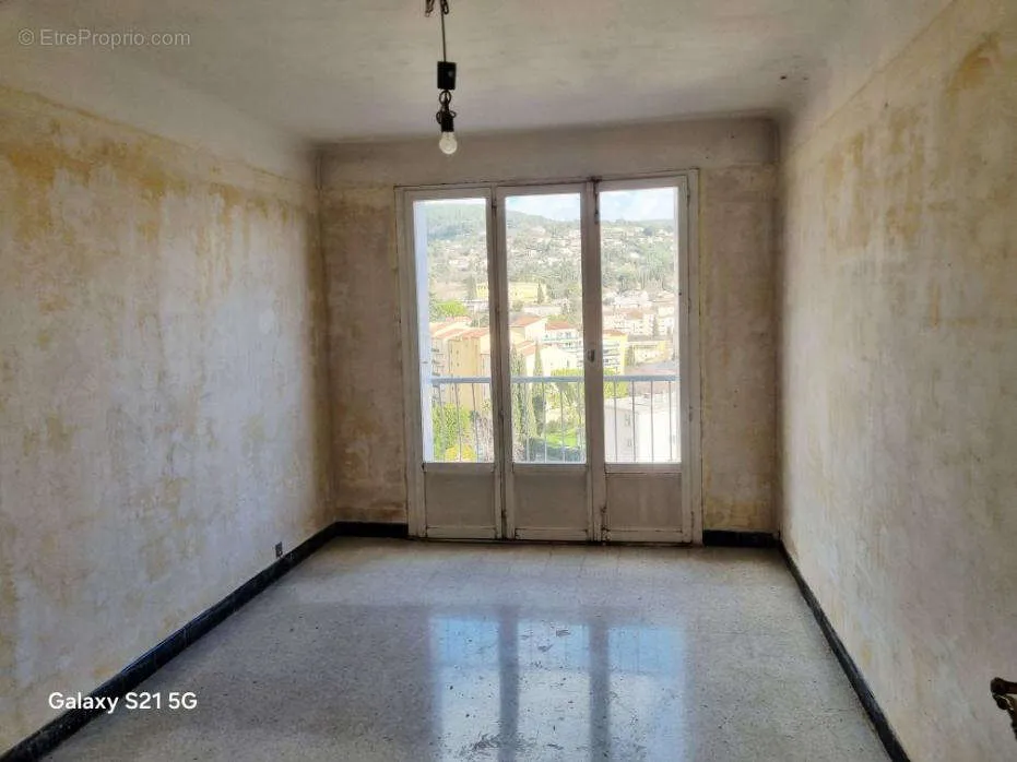 Toad - Duplex with Balconies near Centre, Draguignan