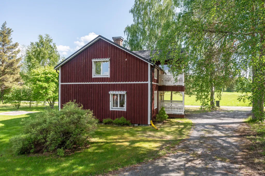 Välivaade - Charming Red Cottage with Garden in Junsele