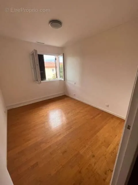 Pièces - Villa T5 avec Terrasse et Jardin à Béziers