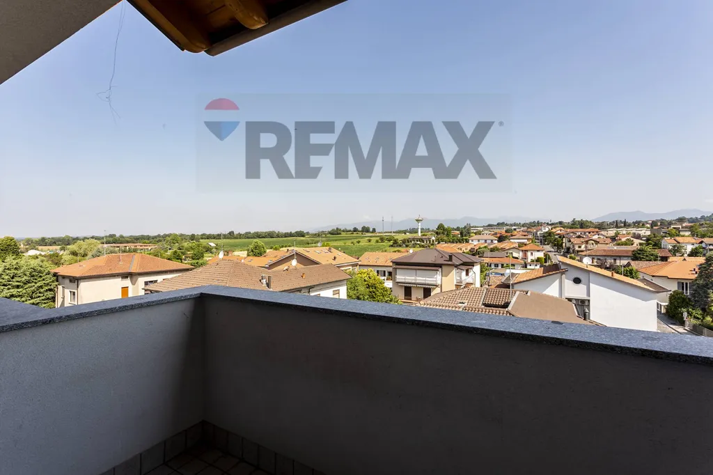 Balcon - Spacious Triplex with Panoramic View in Tregasio