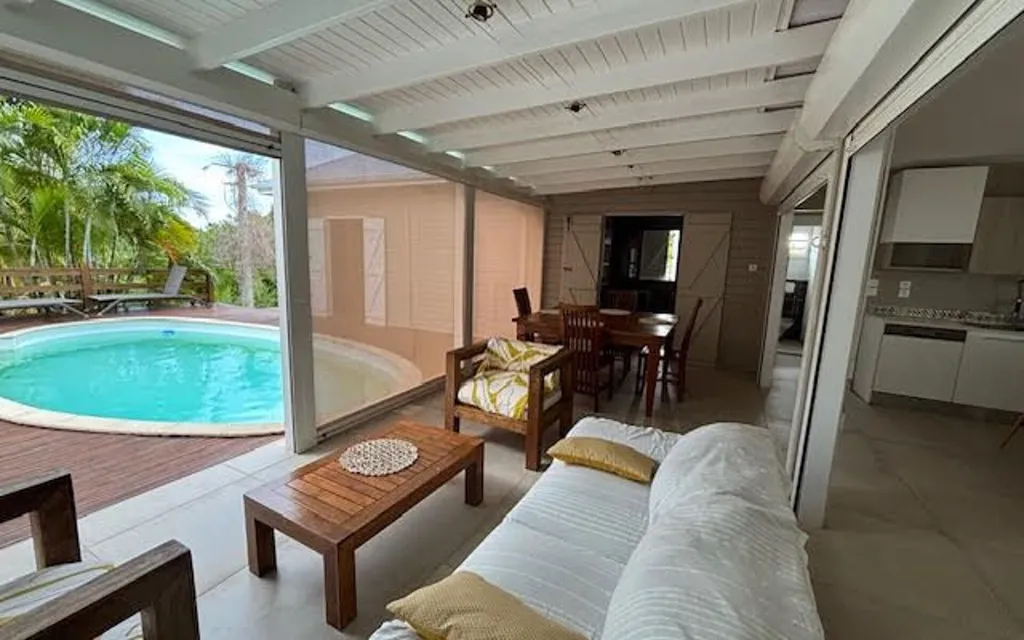 Piscine - Villa Meublée avec Piscine à Le Moule