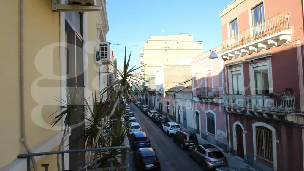 Välivaade - Refurbished Triplex with Balcony in Catania