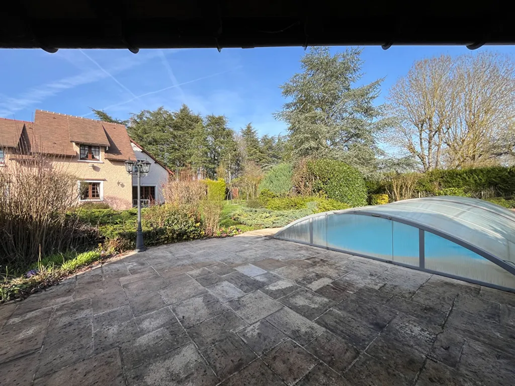 Bassein - Character House with Pool in Les Mesnuls