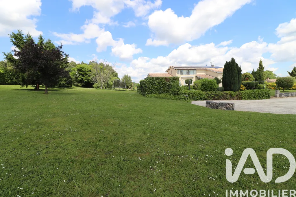 Jardin - Maison Contemporaine avec Piscine à Orignolles