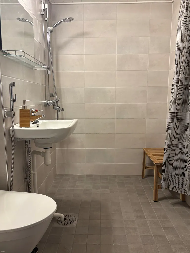 Salles de bain - Apartment with Private Garden in East Centre