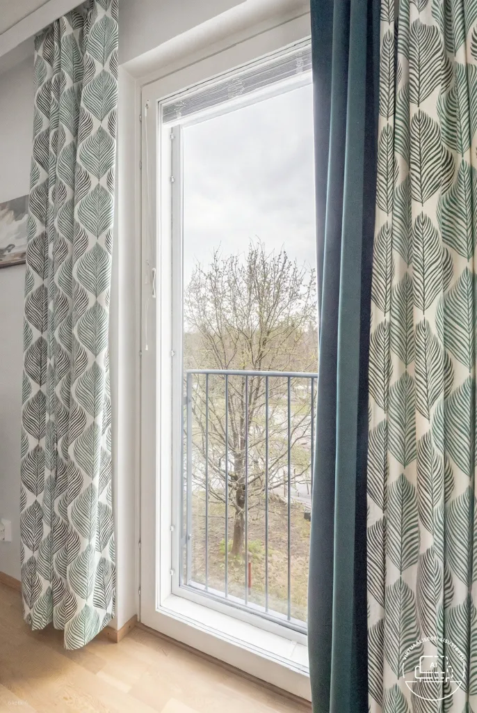 Balcon - Top-Floor Flat with Glazed Terrace in Malminkartano