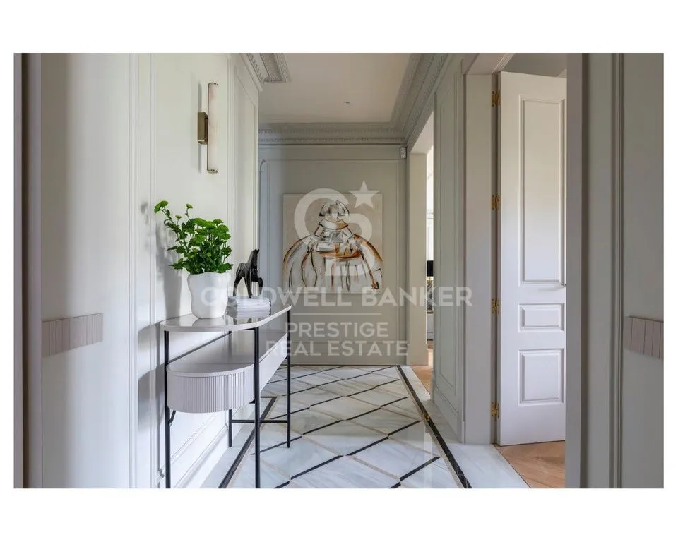 Entrée - Luxury Flat with Historic Charm in Barcelona