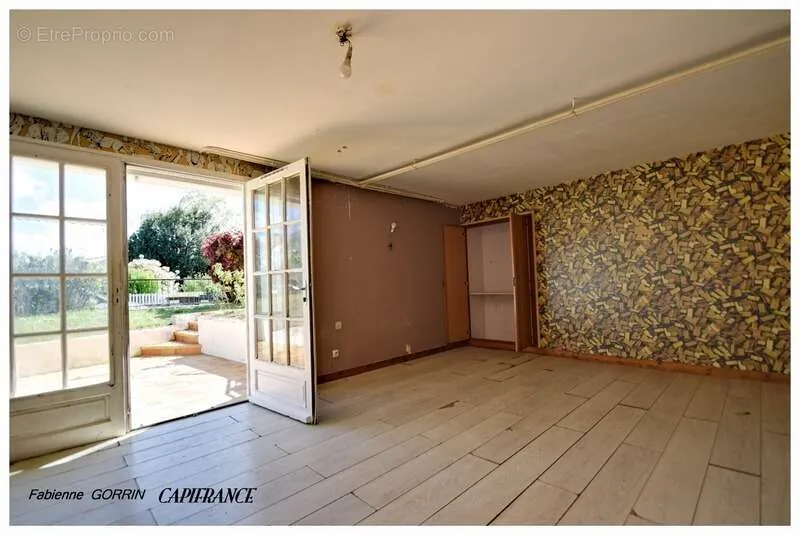 Living Room - Spacious House with Large Garage in Aigondigné