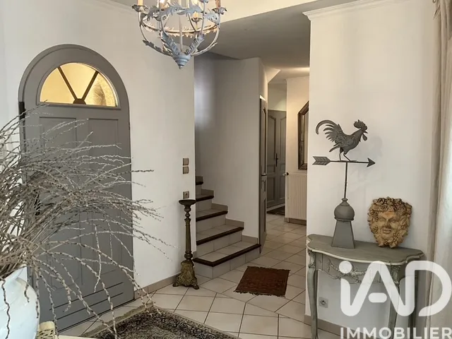 Entrée - Maison Traditionnelle avec Piscine à Labastide-de-Virac