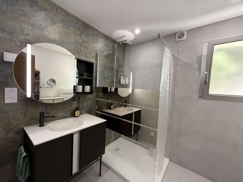 Salles de bain - Maison T5 avec Garage et Jardin à Perols