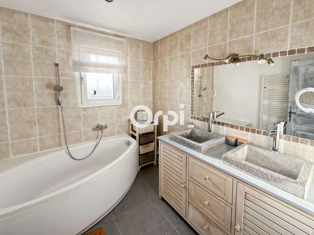 Vannitoad - Charming House with Pool in Eoures