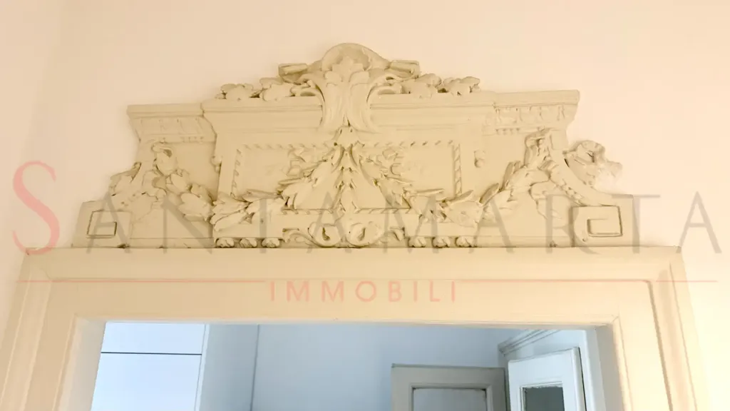Esik - Rented Triplex with Parquet Floors in Milan