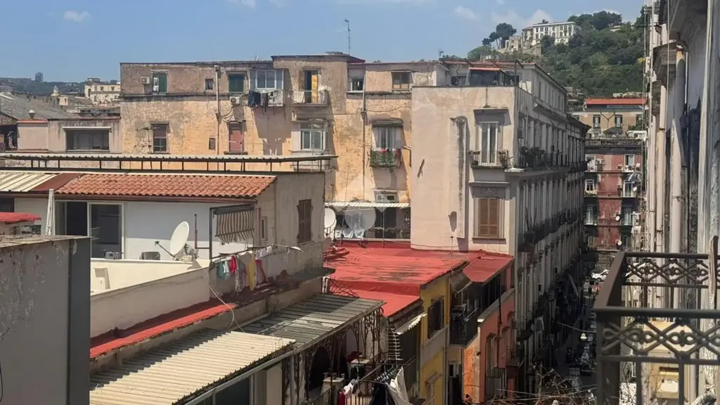Balcon - Multistorey Apartment with Central Location in Naples