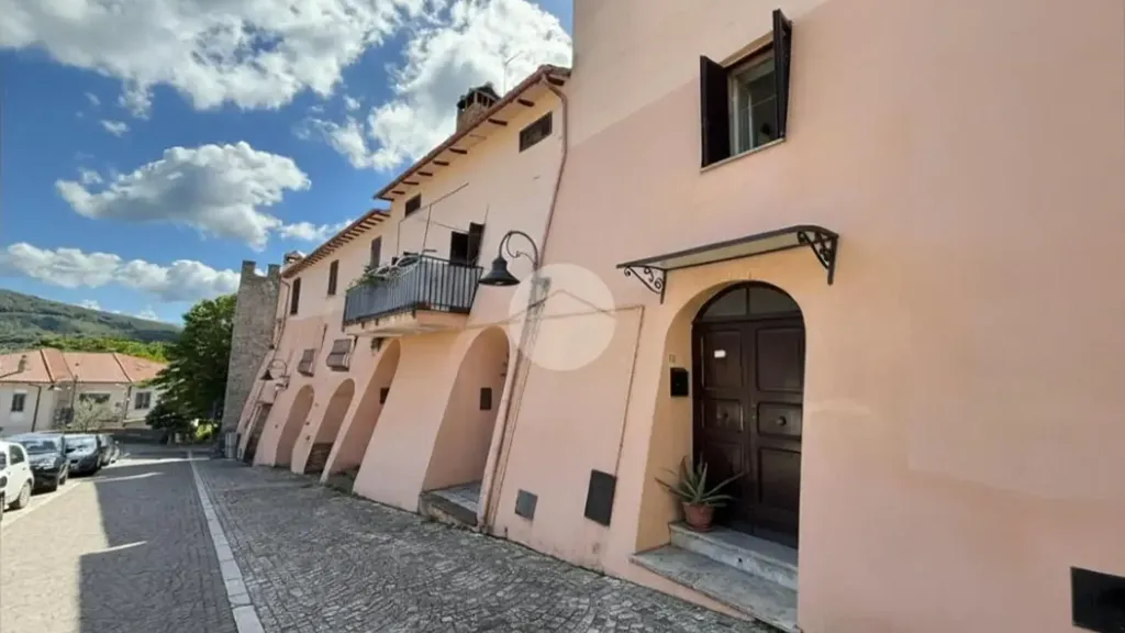 Välivaade - Quadruplex with Balcony in Montebuono Historic Centre