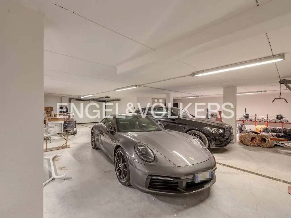 Garaaž - Luxury Villa with Infinity Pool in Erba, Lombardy