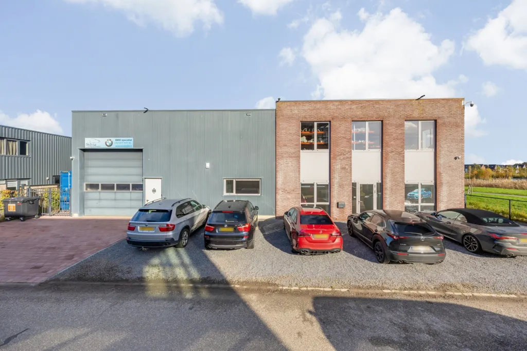 Välivaade - Detached House with Business Hall in Breda