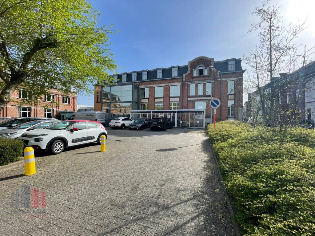 Extérieur - Locaux Commerciaux avec Cuisine Afinée près de Gand