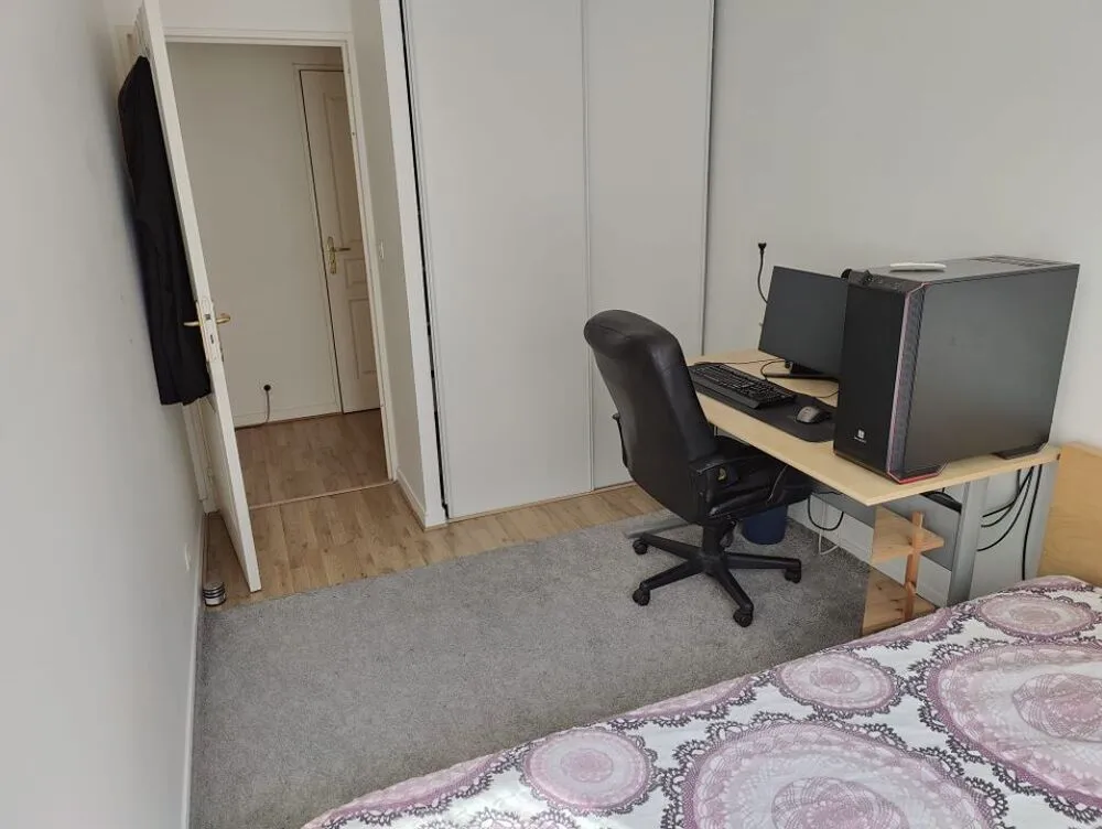 Studio - 3-Bedroom Apartment with Balcony in Antony