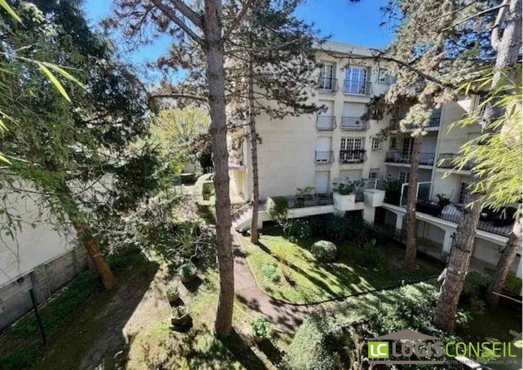 Garden - 3-Piece Flat with Balcony in Châtenay-Malabry