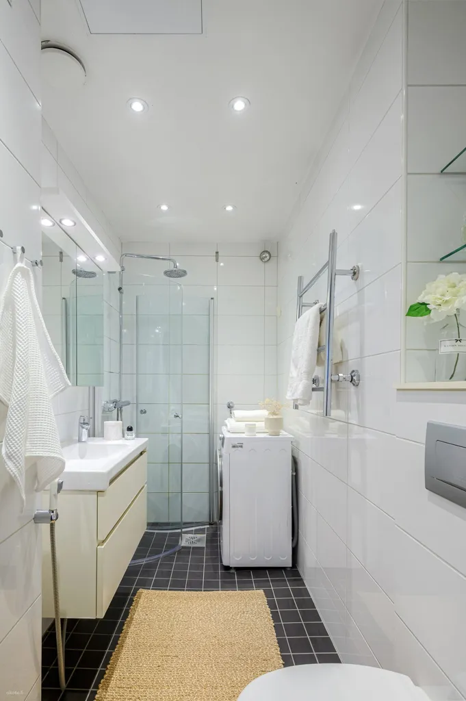 Salles de bain - Bright Apartment with High Ceilings in Etu-Töölö