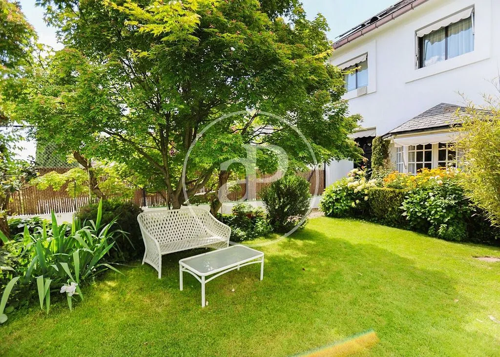 Aed - Chalet with Pool in Parque Conde de Orgaz