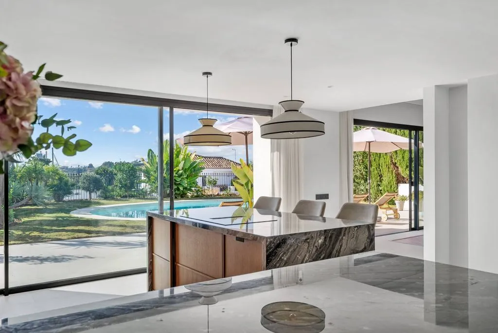 Cuisine - Luxury Villa with Private Pool in Marbella