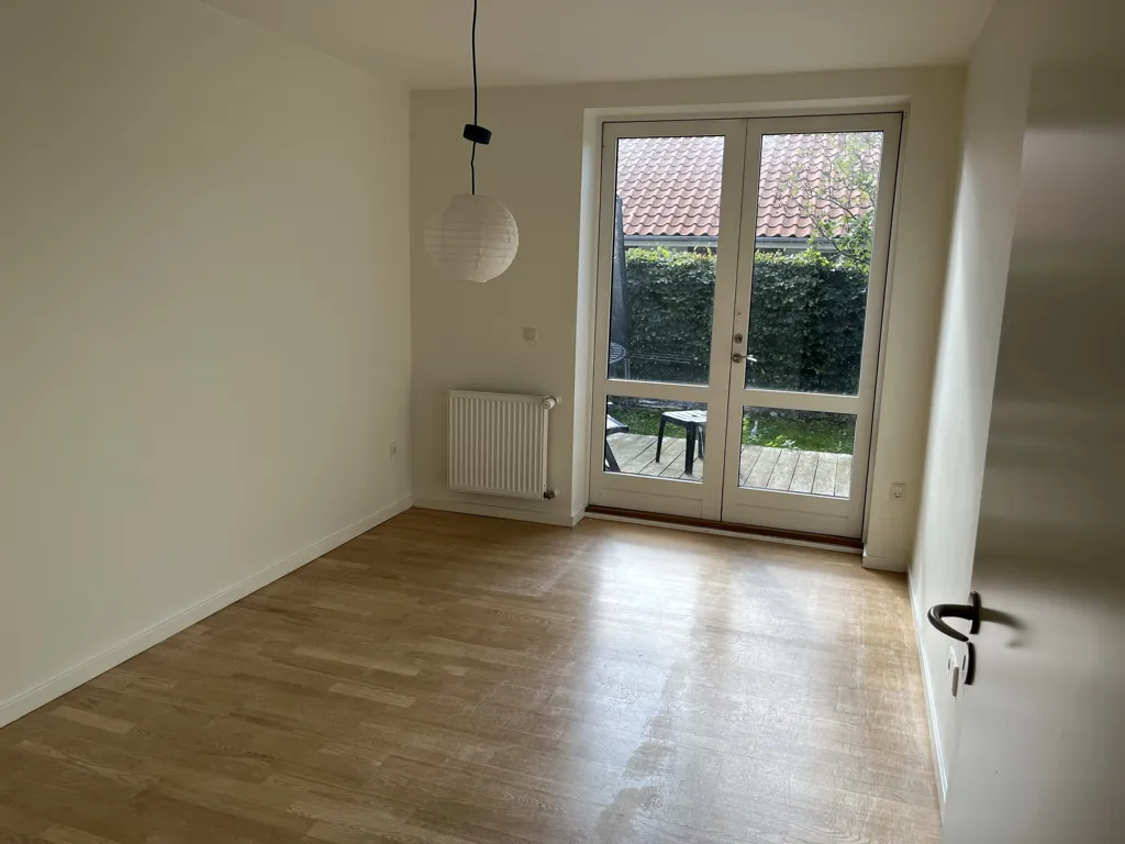 Magamistoad - Corner Flat with Private Garden in Gammel Havdrup