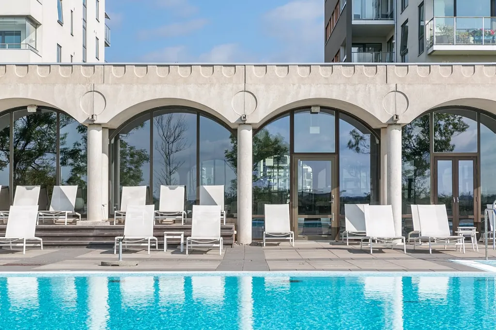 Piscine - Modern Two-Bedroom Flat with Dual Terraces in Malmö