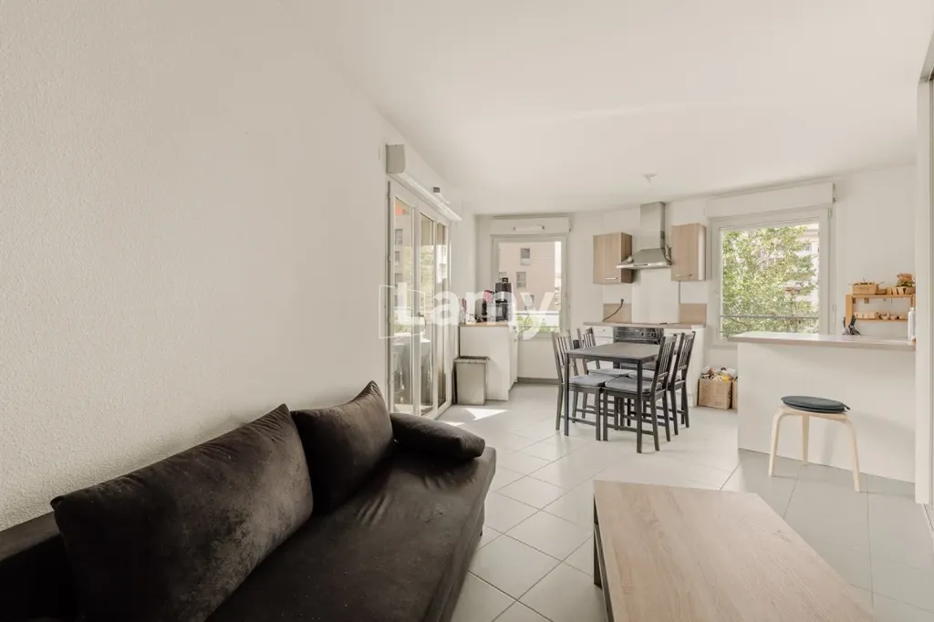 Elutuba - Bright 3-Bed Flat with Balcony in Recent Building