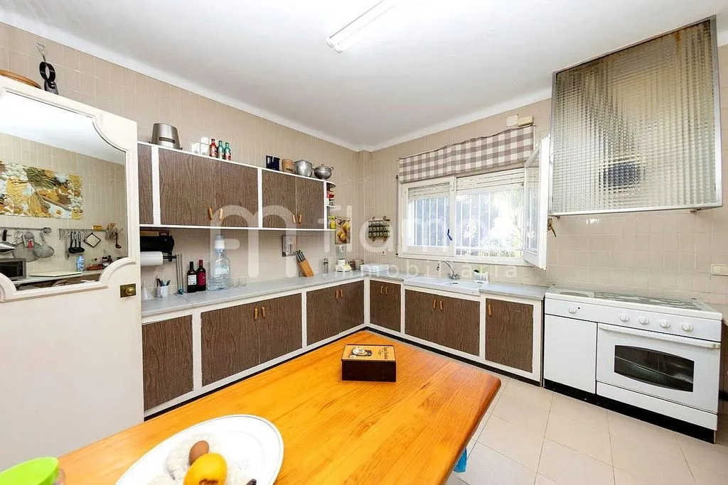 Cuisine - Luxury Villa with Sea View in Lloret de Mar