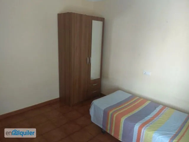 Bedrooms - Furnished Flat, High Street, University Proximity
