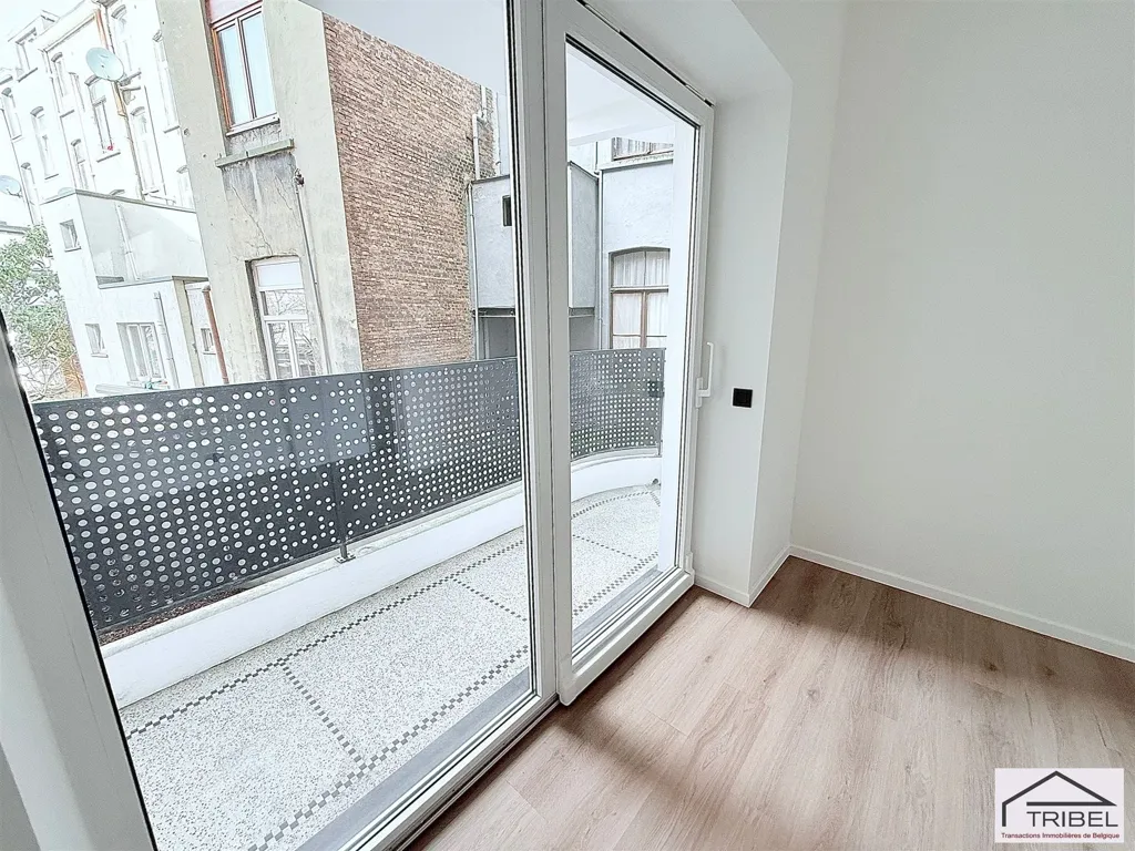 Balcon - Duplex Rénové avec Terrasse à Schaerbeek