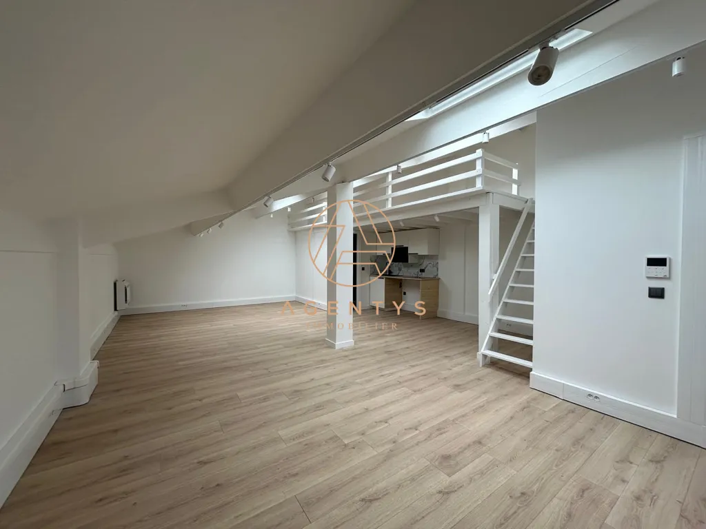 Stanze - Two-Bedroom Flat with Parking in Popular District